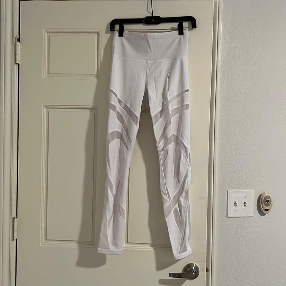 Lulu lemon leggings with white mesh detailing
